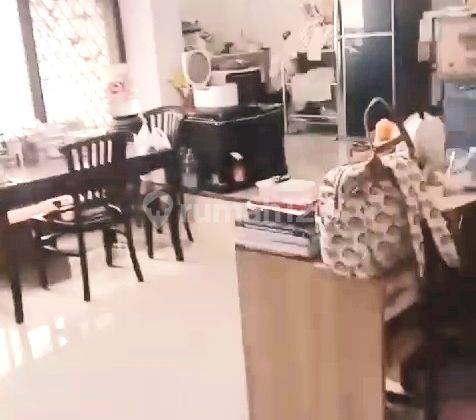ruang keluarga rumah shm tengah kota perum