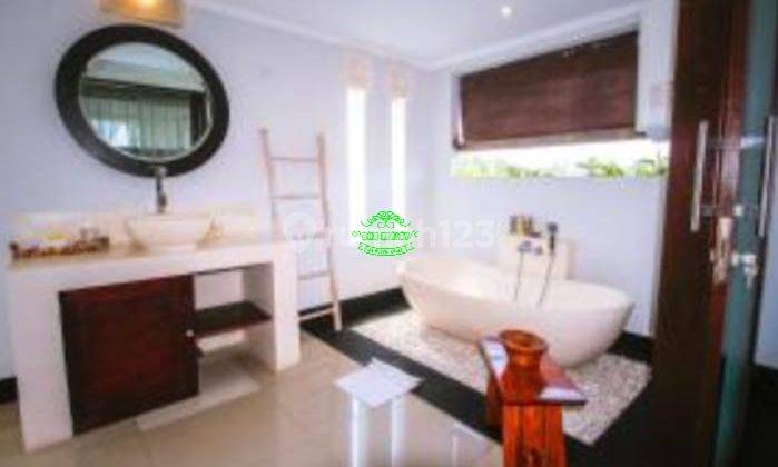 Villa for sale Taro location 1