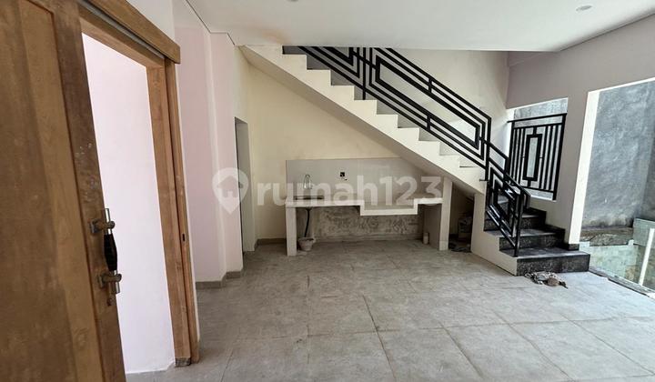 Villa for Sale Location: Gatot Subroto Villa for Sale Location: Gatot Subroto