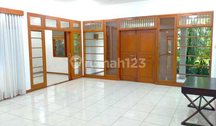 Dijual Rumah Lama Kondisi Terawat, Lokasi Bagus di Kemang Utara 2