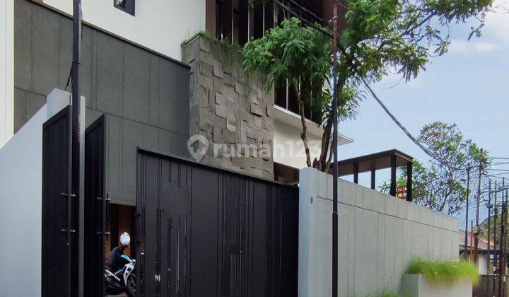 Dijual Rumah Mewah Modern Tropical Brand New Posisi Hoek Lokasi Sangat Strategis Area Cilandak 1