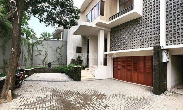 Disewakan Rumah Compound Modern Minimalis Area Kemang Selatan, Siap Huni 1