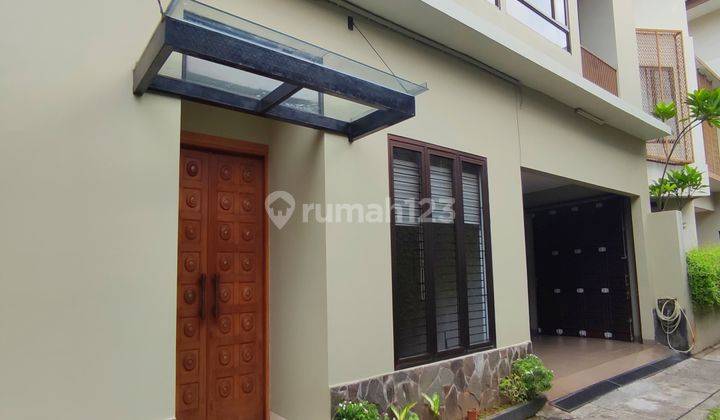 Disewakan Rumah Mewah Modern Minimalis Ada Rooftop Area Kemang, Siap Huni 1