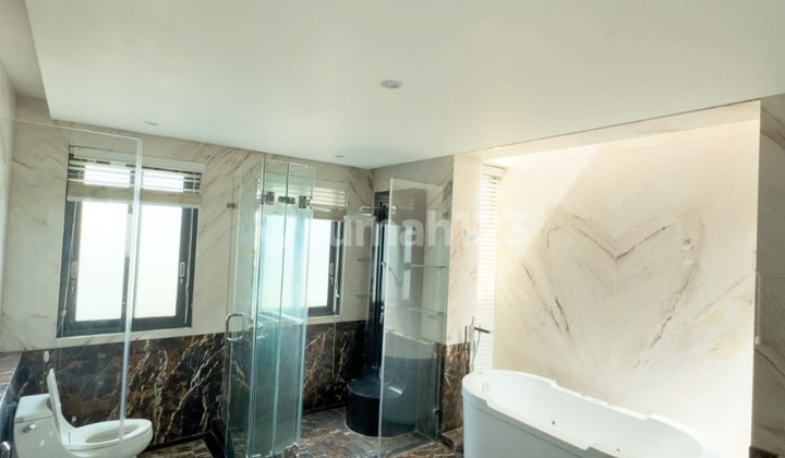 Disewakan Rumah Mewah Modern Lingkungan Elite Area Simprug  2