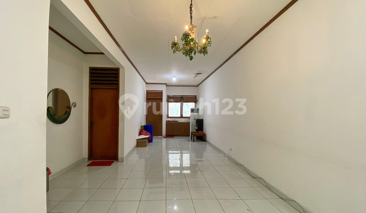 For Rent House Suitable for Office or Clinic in Senayan Area 2