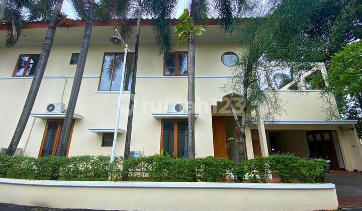 Disewakan Rumah Mewah Lokasi Strategis Area Pejaten Barat Disewakan Rumah Mewah Lokasi Strategis Area Pejaten Barat