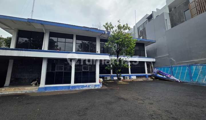 Disewakan Rumah Parkir Luas Cocok untuk Kantor Area Kemang