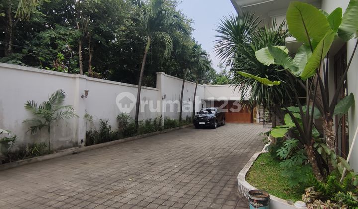 Disewakan Rumah Compound Modern Minimalis Area Kemang 2