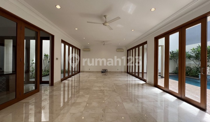Dijual Rumah Modern Tropical Lokasi Sangat Syrategis Area Gaharu Cilandak 2