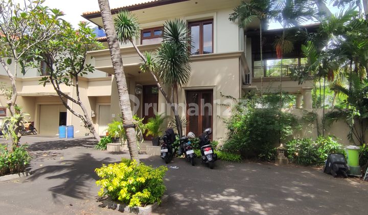 Disewakan Rumah Modern Tropical Siap Huni Area Kemang Disewakan Rumah Modern Tropical Siap Huni Area Kemang