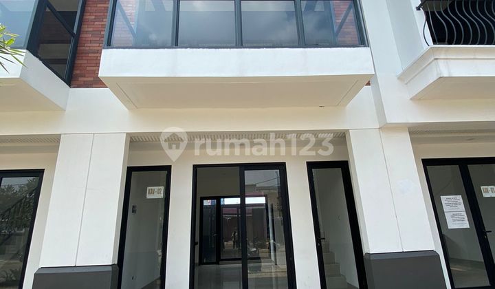 Ruko Tempat Strategis Usaha Makin Laris 