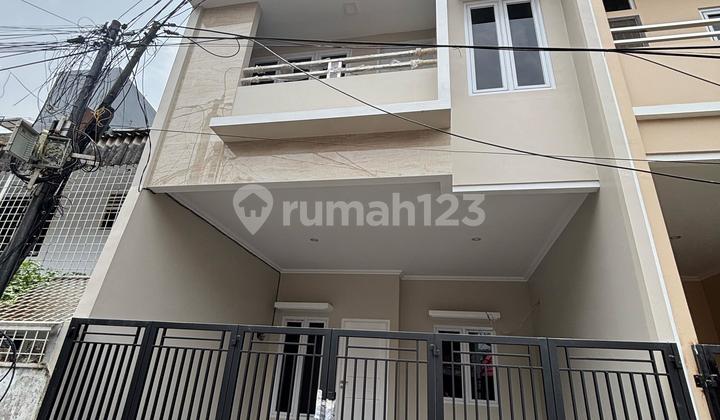 New Ready-to-Occupy House in Tanjung Duren, West Jakarta