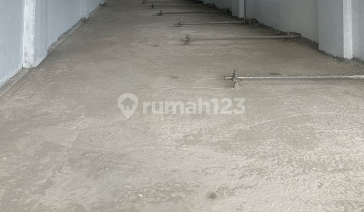 New Shop House, Main Road, 3 Floors, Large Truck, New. 2