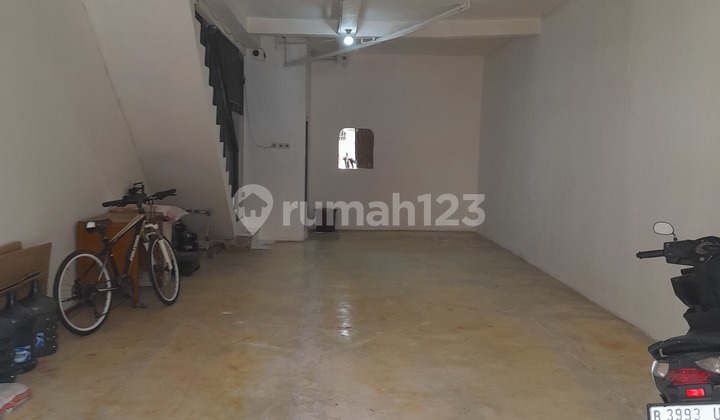 Ruko 3 Lantai Hadap Jalan Cocok Buat Usaha Ruko 3 Lantai Hadap Jalan Cocok Buat Usaha