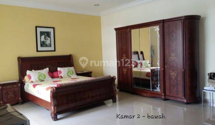 Dijual Rumah Mewah dengan Taman Asri dan Luas di Menteng Bintaro 1