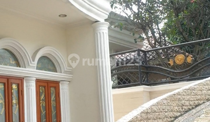 For Sale Luxury House with Swimming Pool in Manyar Bintato 2