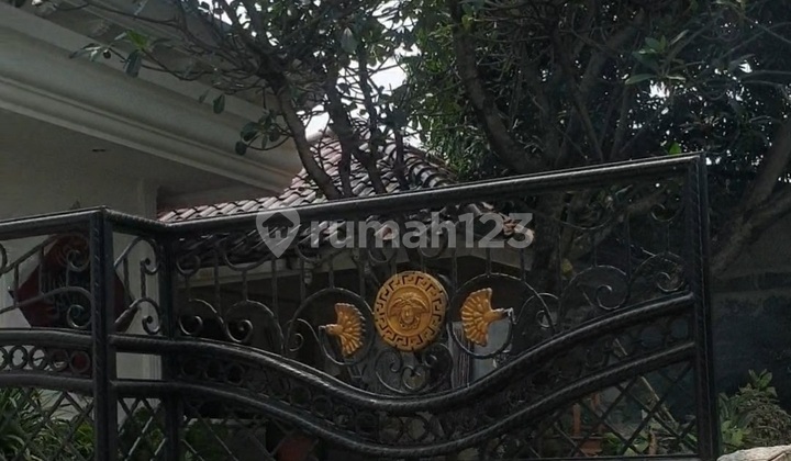 Dijual Rumah Mewah ada Kolam Renang di Manyar Bintato