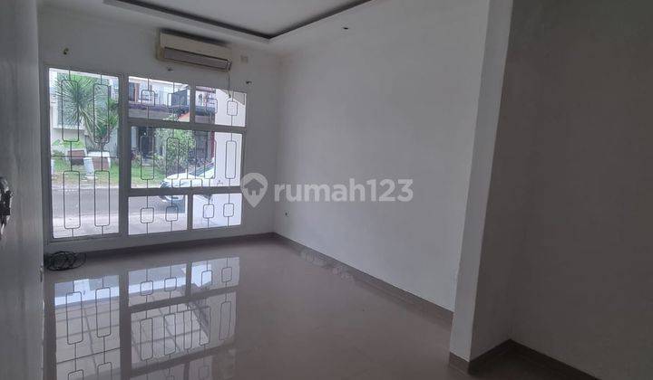 Dijual Segera Town House  Emerald Sektor 9 Bintaro 2