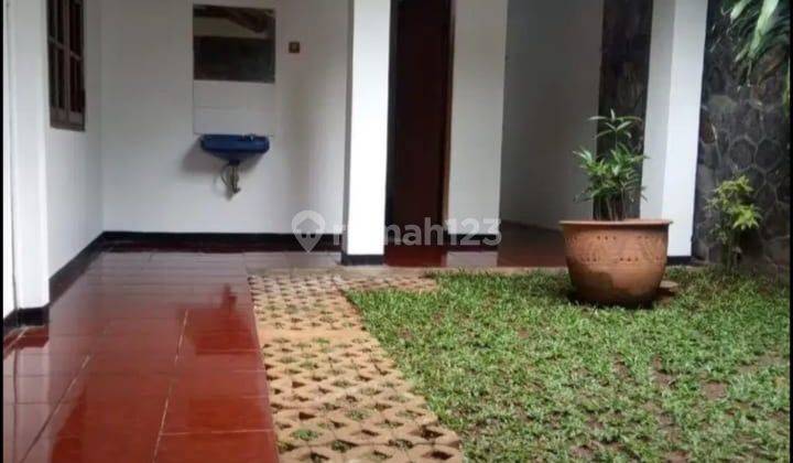 Di sewa Rumah Cozy Nyaman Jalan Lebar Gandaria Jaksrl 2