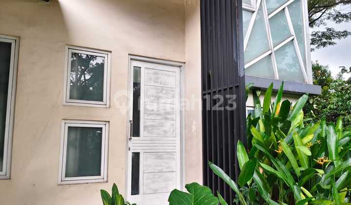 Rumah Ada Kolam Renang di Icon BSD City .