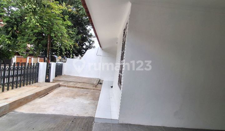 Sewa Rumah Pinggir Jalan Cocok Unt Kantor,Klinik,Cafe Bintaro Sekt 1 Jaksel