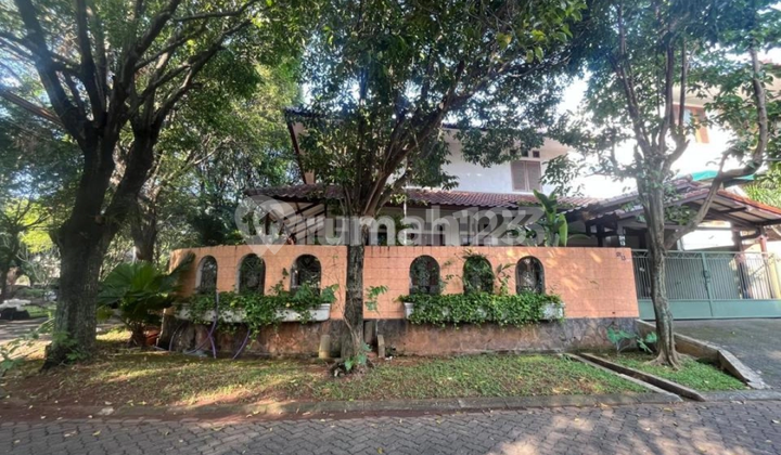 Dijual Rumah Hoek di Pondok Indah