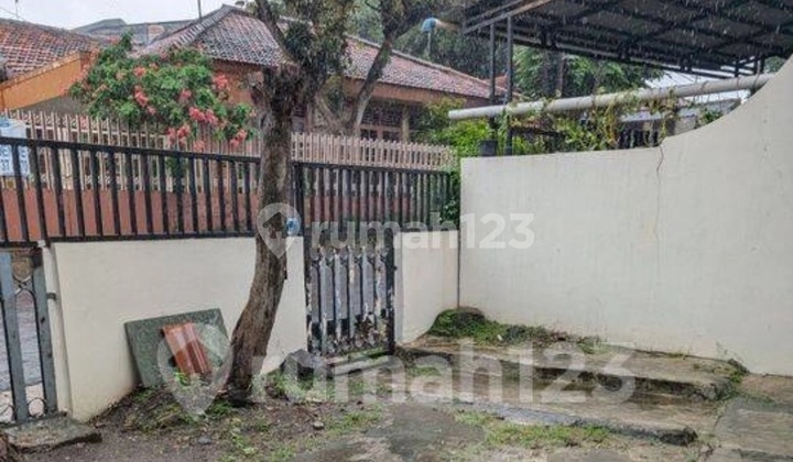 Rumah Lama Siap Huni Dekat Tol Jakarta Selatan 2