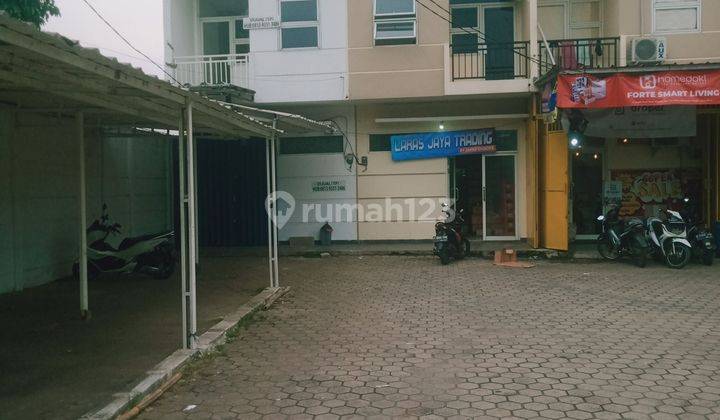 Di jual ruko pinggir jalan, tempat ramai cocok untuk usaha. 2