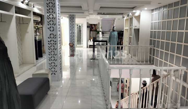 FOR SALE 4-STORY SHOPHOUSE, CORNER & STRATEGIC POSITION AT THE START OF GUBENG MAIN ROAD - CENTRAL SURABAYA
