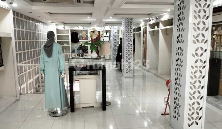 FOR SALE 4-STORY SHOPHOUSE, CORNER & STRATEGIC POSITION AT THE START OF GUBENG MAIN ROAD - CENTRAL SURABAYA