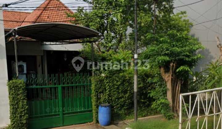 Dijual Rumah Bagus di Jalan Bawean - Surabaya Pusat Dijual Rumah Bagus di Jalan Bawean - Surabaya Pusat
