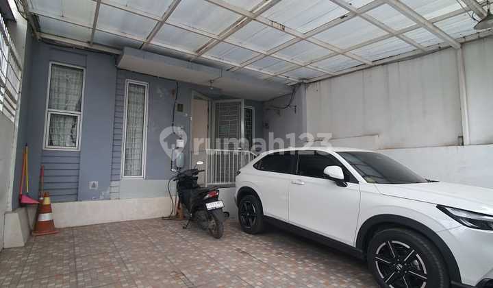 Ready-to-Occupy House In Villa Dago Pamulang With Spacious Land