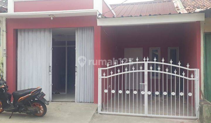 Di jual rumah 300 jt an sudah ada tempat usaha nya lokasi dekat stasiun bojong gede 1