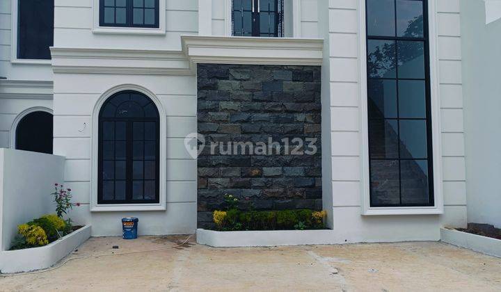 Rumah modern clasic diapit 2 tol jalan utama lokasi strategis dekat LRT dan tol cibubur 1