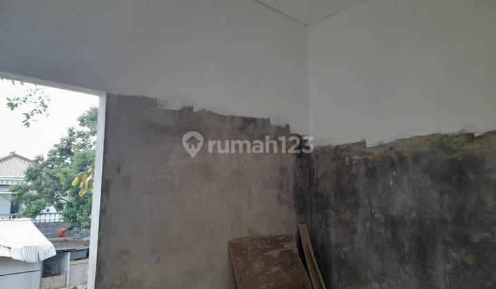 Rumah 2 lantai di apit 2 pintu tol dan nempel universitas indonesia 2