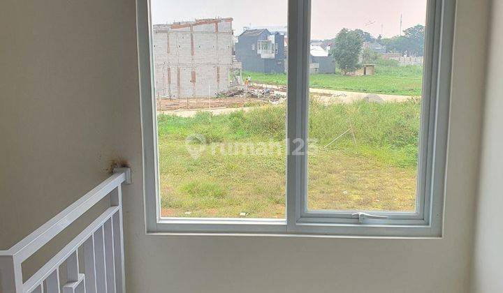 Rumah 2 lantai siap huni dalam cluster besar dekat stasiun depok 2