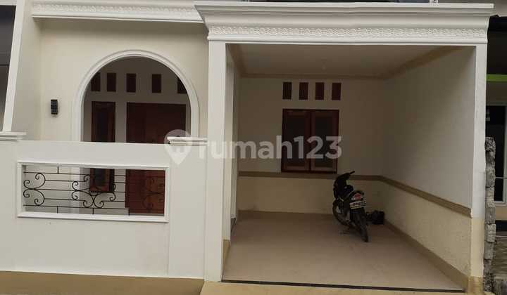 Ready-to-Occupy House in Strategic Cibinong Government Area Location. 2