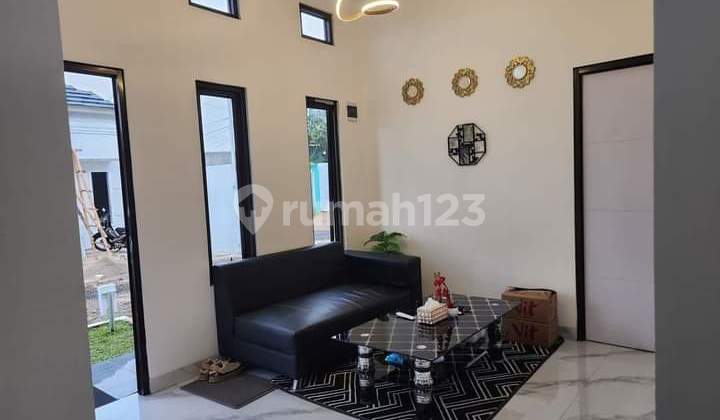 Ready-to-Live House Flanked by 2 Toll Gates Near MRT and KRL 2