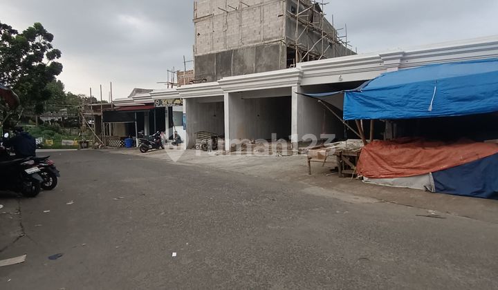Commercial 2.5-Story Shophouse Highly Strategic Location in Harjamukti Market