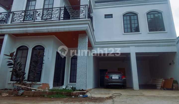 Ready-to-Occupy House with Private Pool, a Step from Cimanggis Toll Road 1