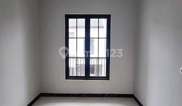 Rumah 2 Lantai Siap Huni Dekat Stasiun Depok 2