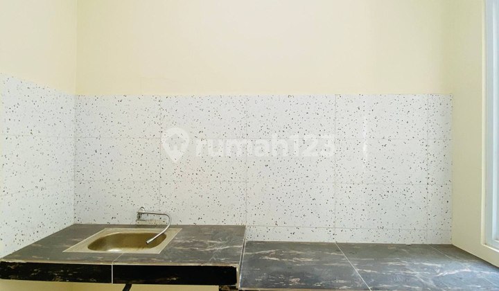 Rumah 2 Lantai Siap Huni Dekat Stasiun Depok