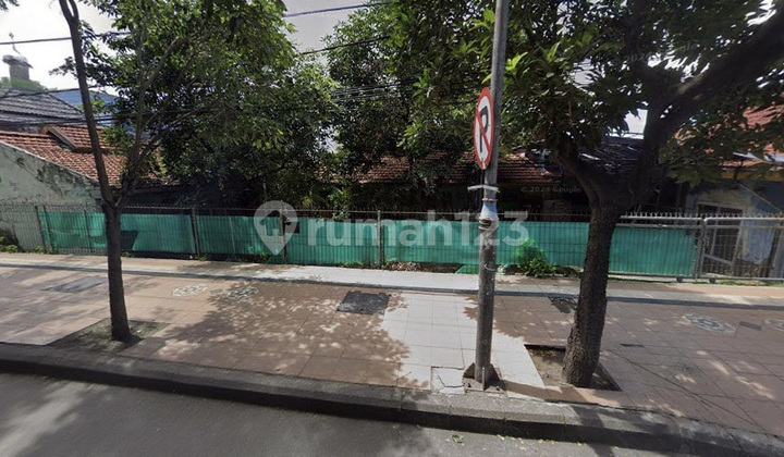 House Suitable for Business on Raya Frontage Ahmad Yani 1