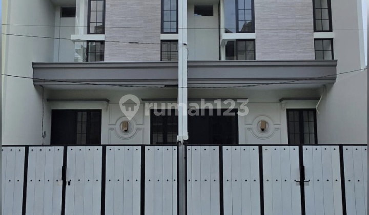 Rumah Bari Bagus SHM di Wiyung Taman Pondok Indah