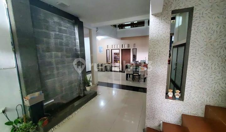 Minimalist House Wisma Lidah Kulon 2