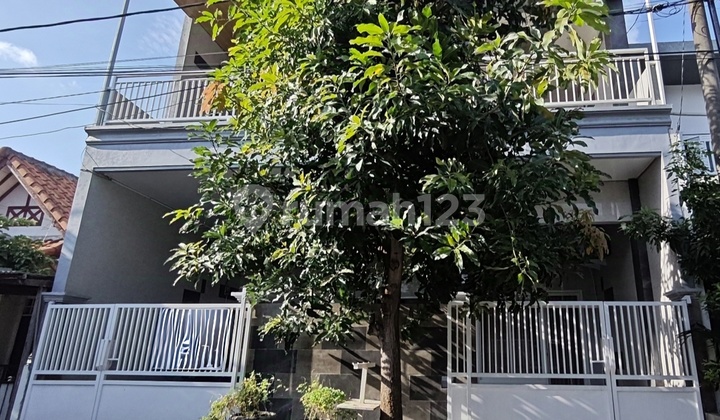 Rumah Bagus Unfurnished SHM Babatan, Surabaya