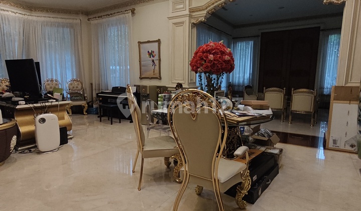 Rumah Mewah Klasik Surabaya Pusat 2