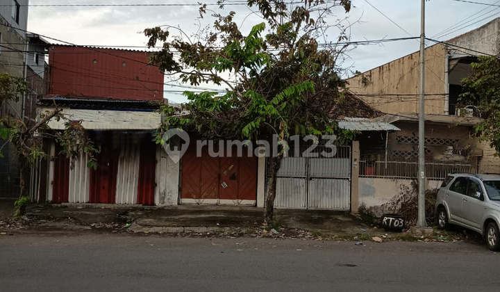 Keadaan bangunan saat ini terdiri dari toko, rumah, gudang 1