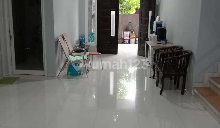Rumah Bagus Unfurnished SHM Babatan, Surabaya 2