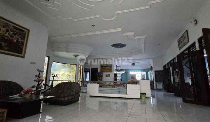 Rumah 2 Lantai Bagus Furnished SHM di Vila Kalijudan Indah, Surabaya 2